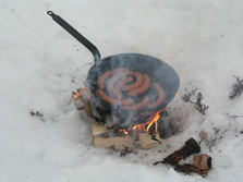 Nordeuropa, Finnland, Schweden, Lappland-Expeditionen - Unterwegs wird das Essen auf dem offenen Feuer erwärmt